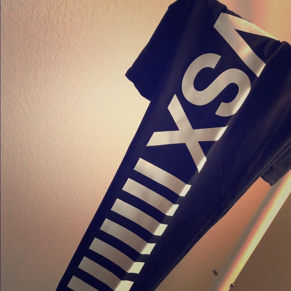 Victoria's Secret Pants - VSX leggings SHORT LENGTH ⭐️SALE⭐️⭐️⭐️